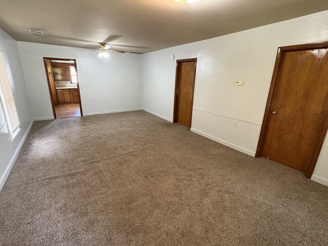 Foto del edificio - 624 E 8th St