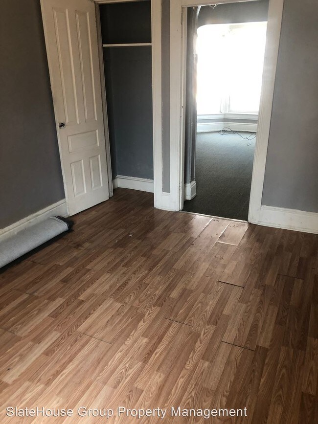 Foto del edificio - 326 E Poplar St