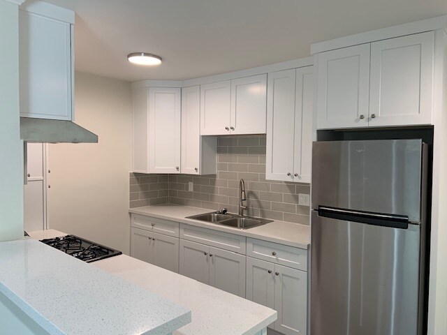 Building Photo - 700 Huntley Dr