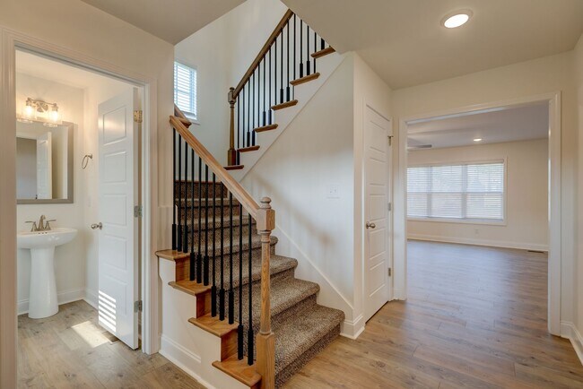 Foto del edificio - 1385 Harmon Ln