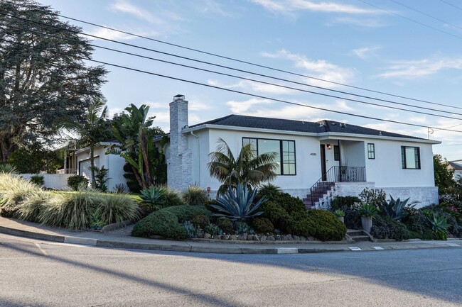 Building Photo - 3 Bed / 3 Bath Updated San Mateo Home with...