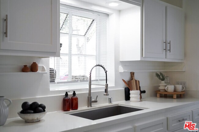 Foto del edificio - 560 Croft Ave