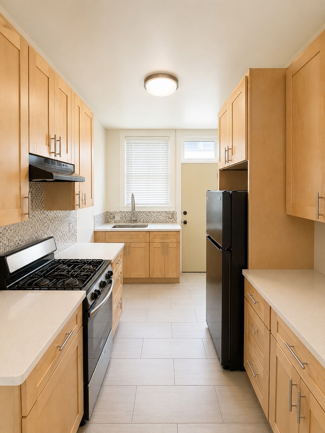Building Photo - 635 Irving St