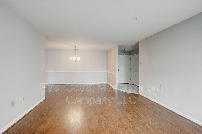 Building Photo - 31 Lambourne Rd