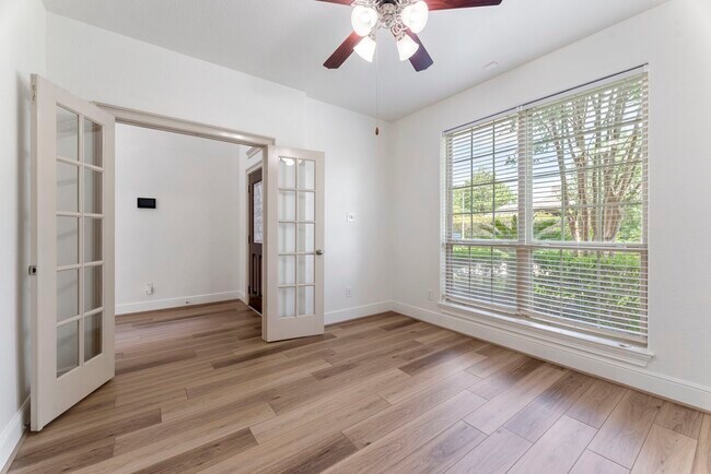 Foto del edificio - 87 Sagamore Ridge Pl