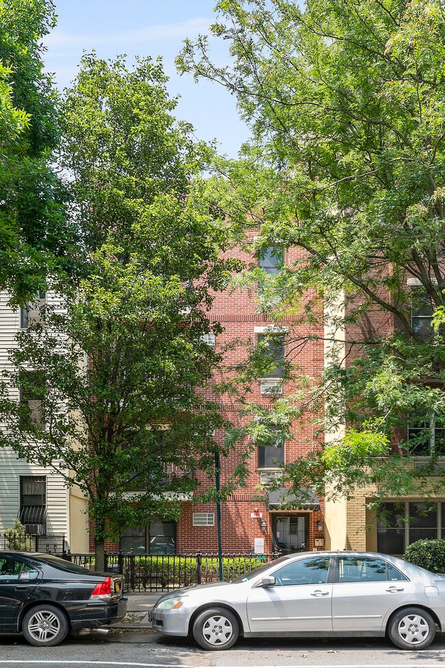 Building Photo - 712 6th Ave