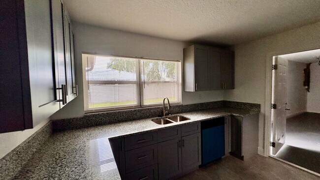 Foto del edificio - 3252 Golfview Rd