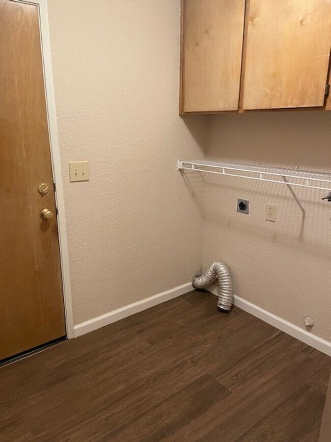 Building Photo - Quail Ridge Subdivision 3 Bedroom Home