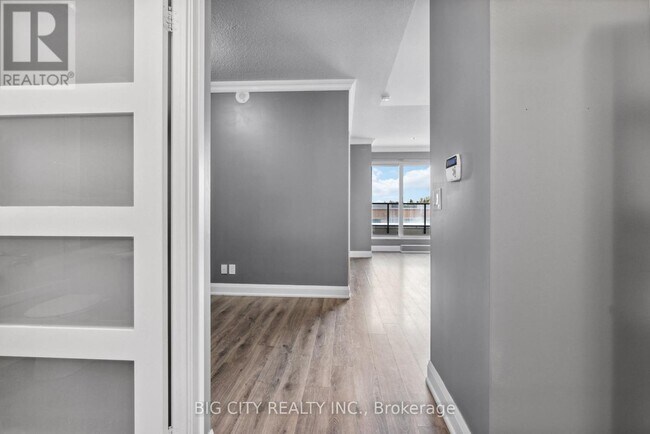 Photo du bâtiment - 8200-8200 Birchmount Rd