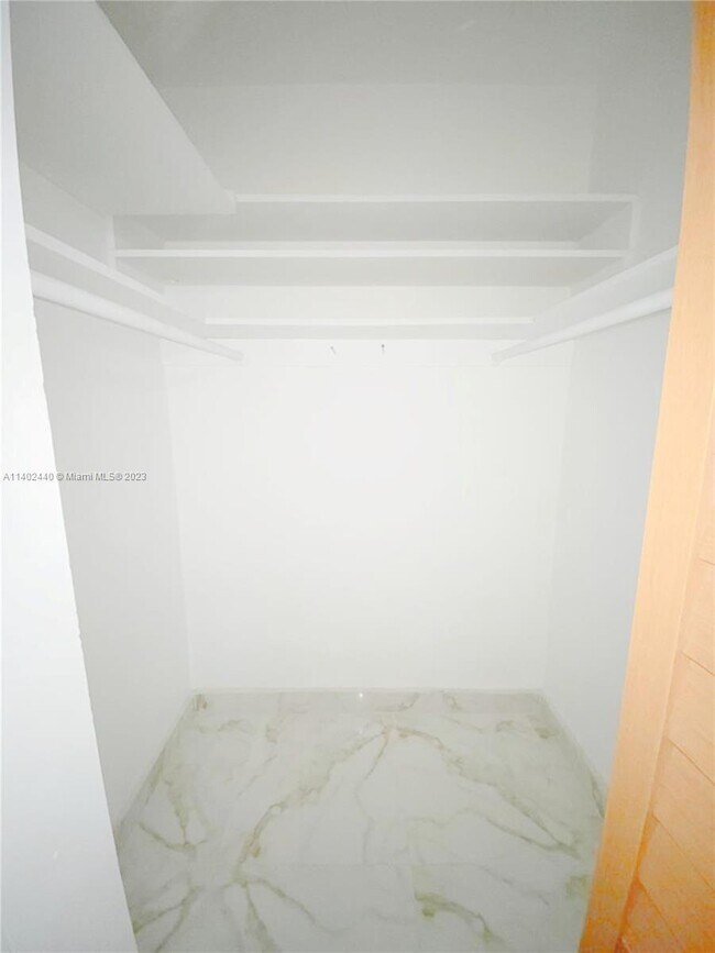 Foto del edificio - 1055 NW 153rd St