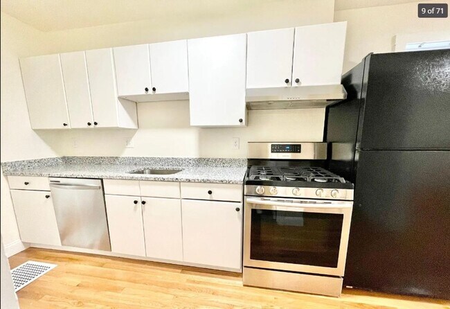 Foto del edificio - MODERN AND UPDATED 3BED IN SOUTHIE FOR $42...