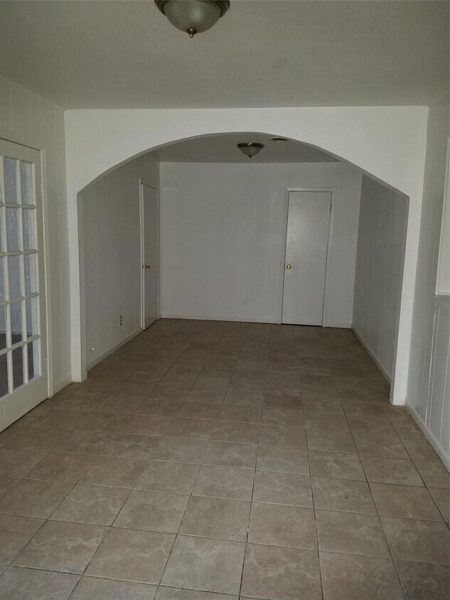 Building Photo - 7630 Claiborne St