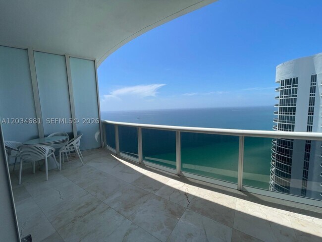 Foto del edificio - 16001 Collins Ave