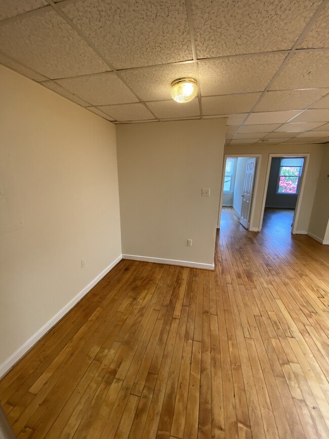 Building Photo - 815 W Broad St