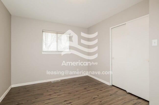 Building Photo - 590 Versailles Dr