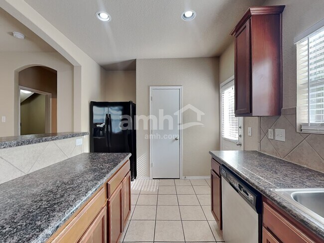 Foto del edificio - 9811 Rainbow Crk