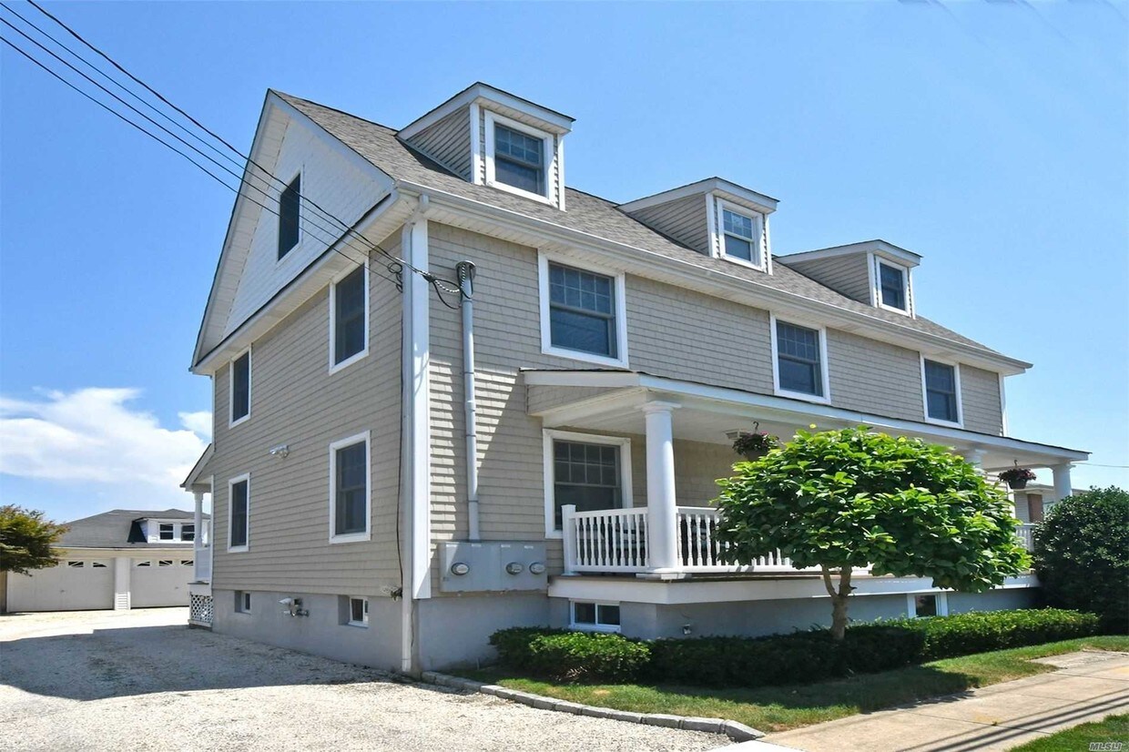 35 East Ave, Glen Cove, NY 11542 House for Rent in Glen Cove, NY