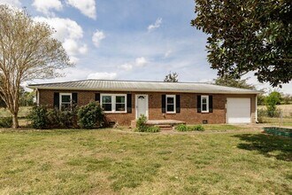 Building Photo - 386 Sandy Creek Rd