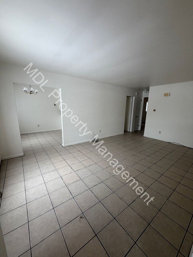 Building Photo - 2129 Weiss St