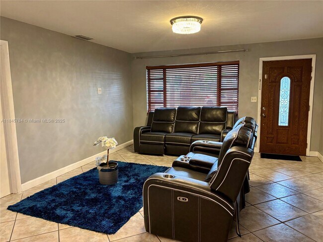 Foto del edificio - 3171 SW 16th Ct