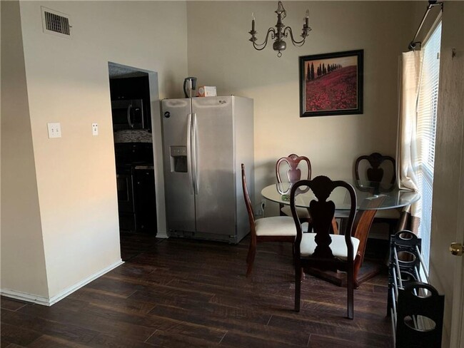 Foto del edificio - 4 Bed/2bath condo near campus.