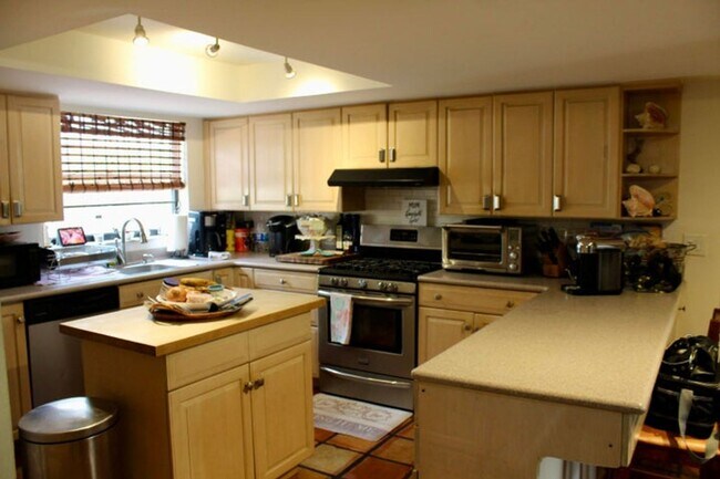 Building Photo - 10 Evergreen Drive, Lake Park, FL 33403