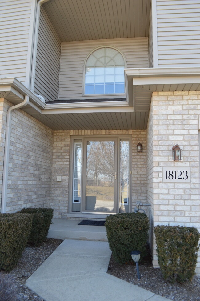 Entrada - 18123 94th Ave