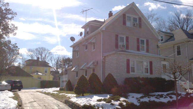 Foto del edificio - 67 Bloomfield Ave