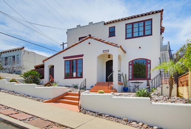Foto del edificio - Historic Charm Meets Modern Living – Stunning 5 Bedroom Home on Iconic Myrtle Avenue