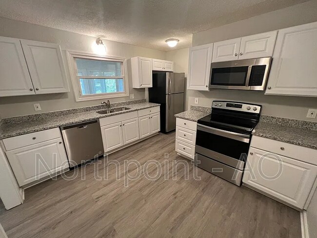 Foto del edificio - Beautiful 3 Bed 2.5 Bath Ranch Home with Garage in Raytown, MO