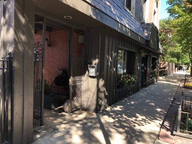 Foto del edificio - 2216 N Geneva Terrace