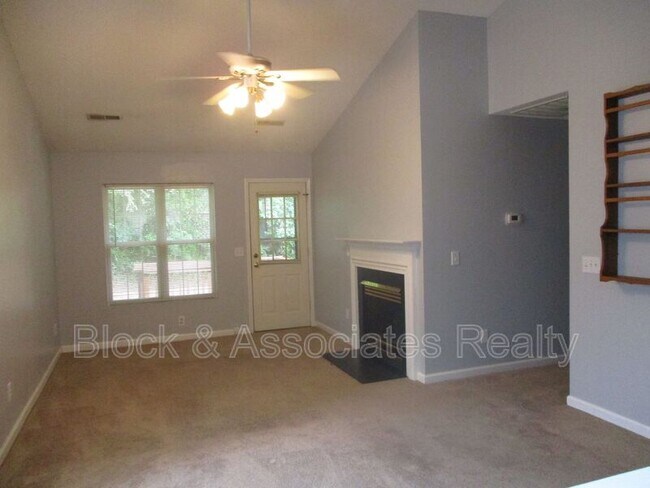 Foto del edificio - 428 Shadybrook Rd