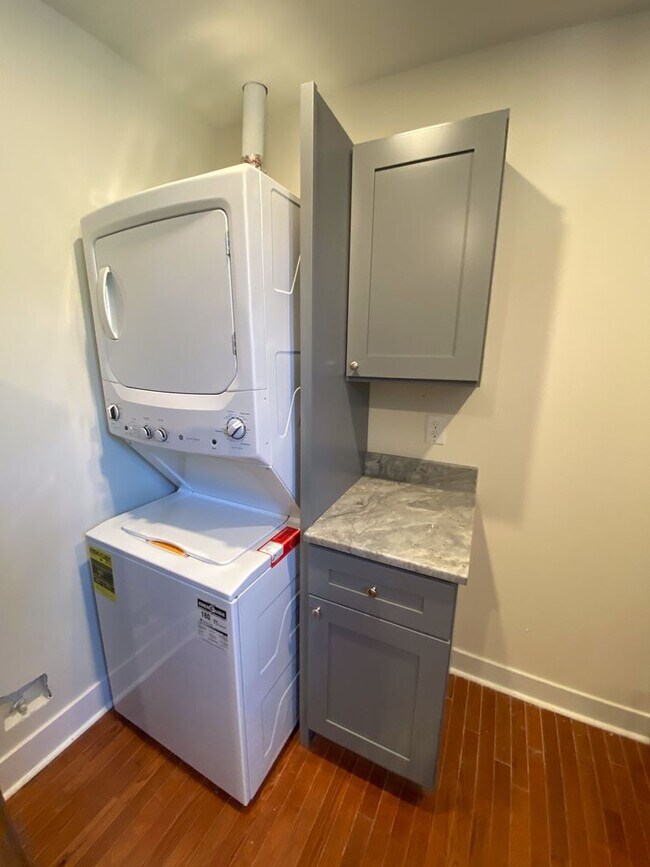 Foto del edificio - 1215 Tasker St