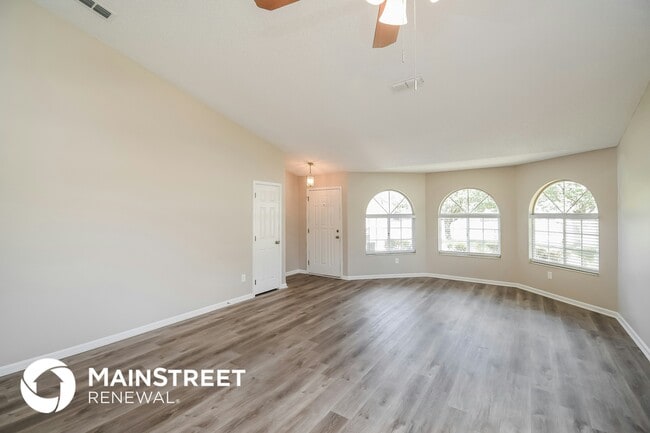 Building Photo - 8854 Rose Hill Dr N