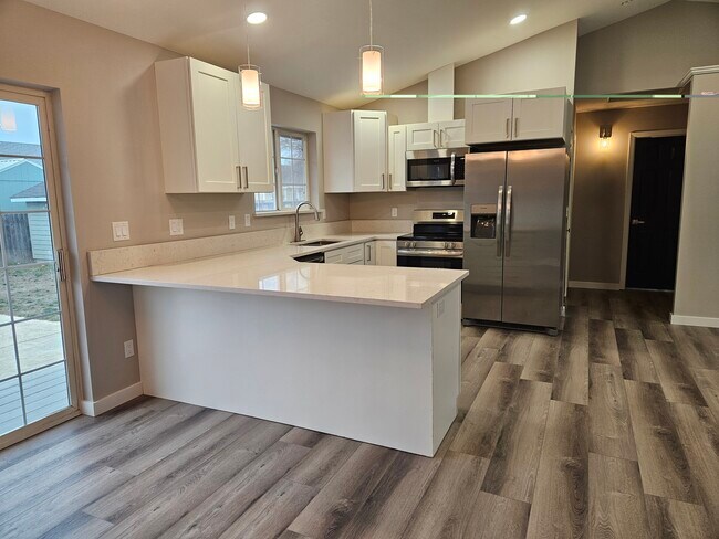 Foto del edificio - 1355 Yost Cir NE