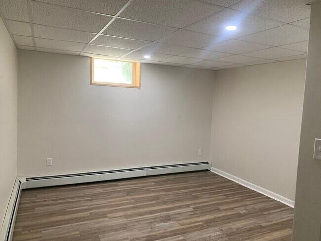 Building Photo - 1180 Park Ave