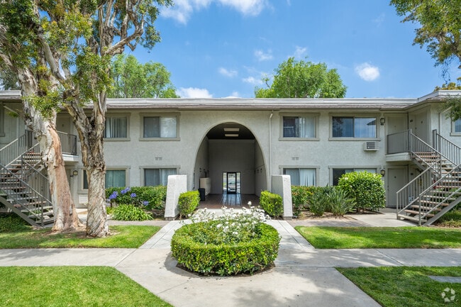 Building Photo - Strada Apartments
