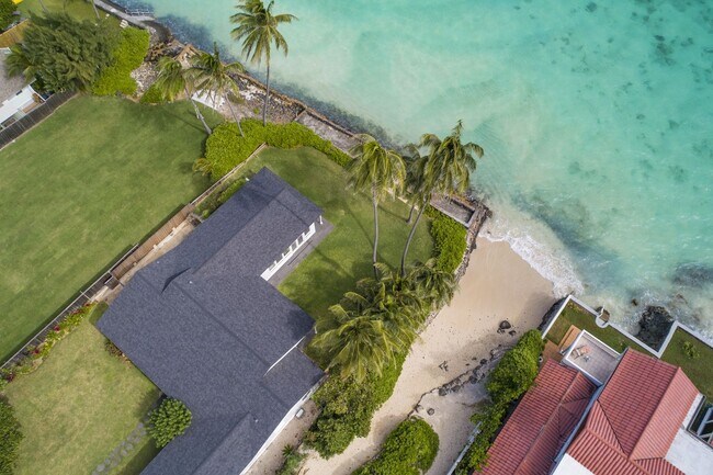 Building Photo - Gorgeous Oceanfront Home w/Mokulua Isle Views, Yard & AC: Lanikai Oceanside