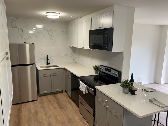 Kitchen - Tremaine Place