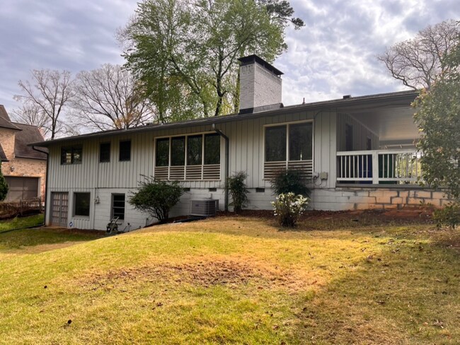 Foto del edificio - 2733 Redding Rd NE