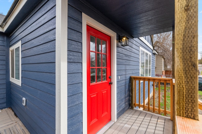 Building Photo - 2327 Garden Ave