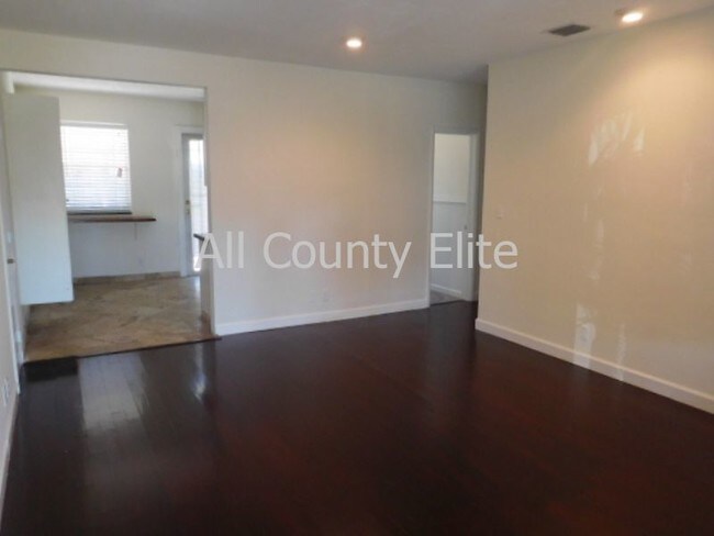 Building Photo - 1401 NE 14th Ct