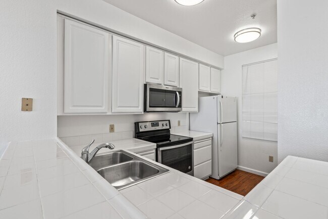 Foto del edificio - Pet Friendly, Luxurious Condo w/Bay Views....