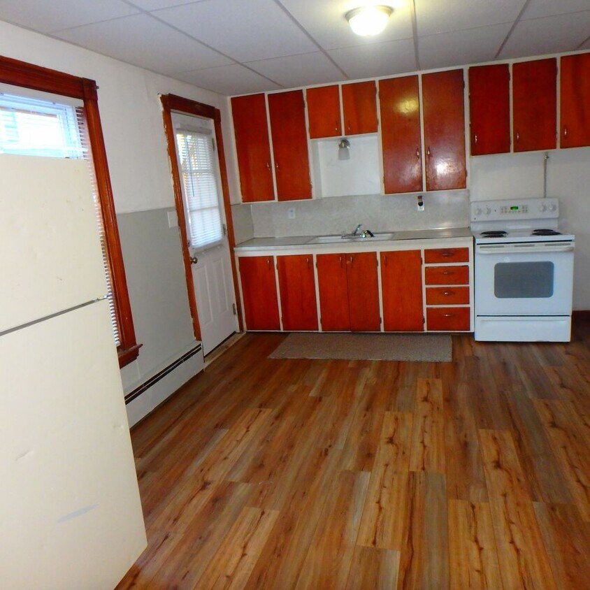 Primary Photo - 38 College st - 3