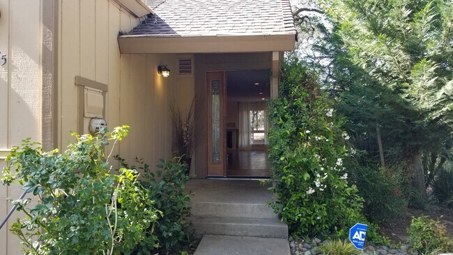 Building Photo - 6415 Ebano Ct