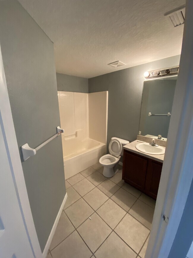 Building Photo - 9507 Newdale Way