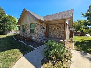 Building Photo - 3804 Eaton Dr