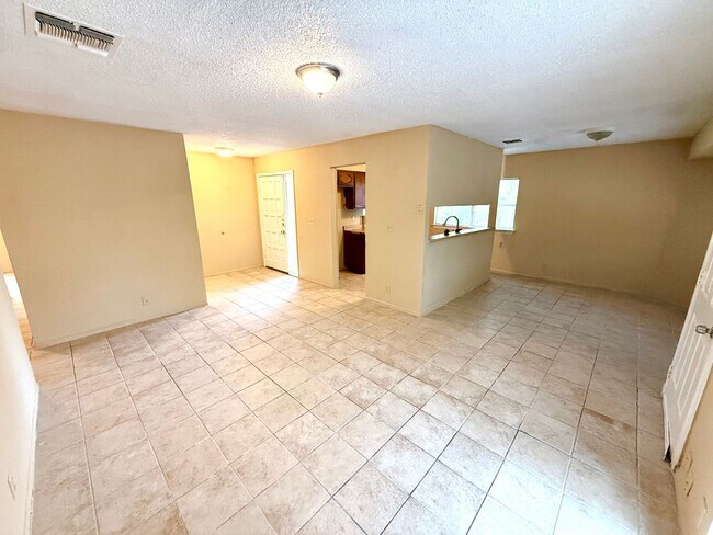Building Photo - **APPLICATION RECEIVED** Available Now! Spacious 3 Bedroom / 2 Bath Home Near Randolph AFB!