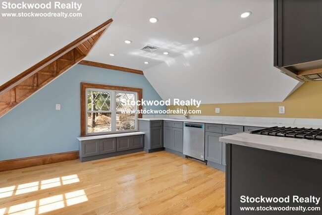 Building Photo - 17-19-19 Cushing Ave