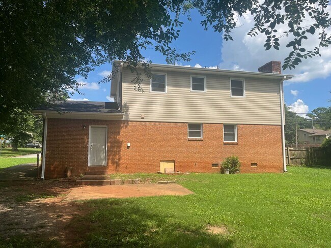 Building Photo - Stunning Newly Remodeled 4BR/2BA Home in Huntsville – Pet Friendly!
